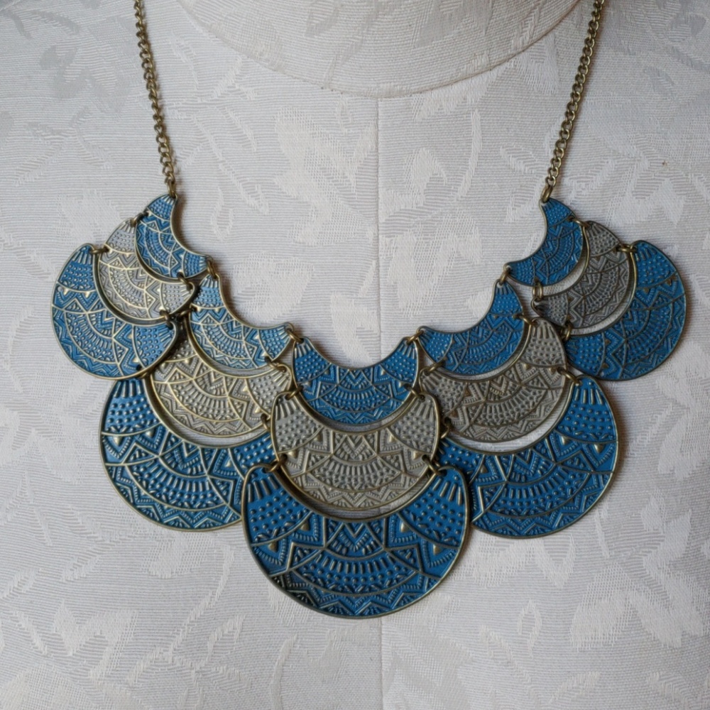 Blue and gold patterned necklace